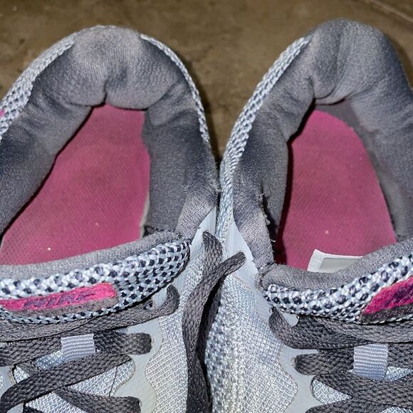 Nike Revolution 3 Grey Pink Sneaker Shoes Womens Size 9 EU 40.5 819303-009 - Picture 7 of 12